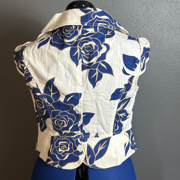 Beautiful Hana Okuba Cream Waistcoat with Blue and Gold Flowers - Picture 4 of 8